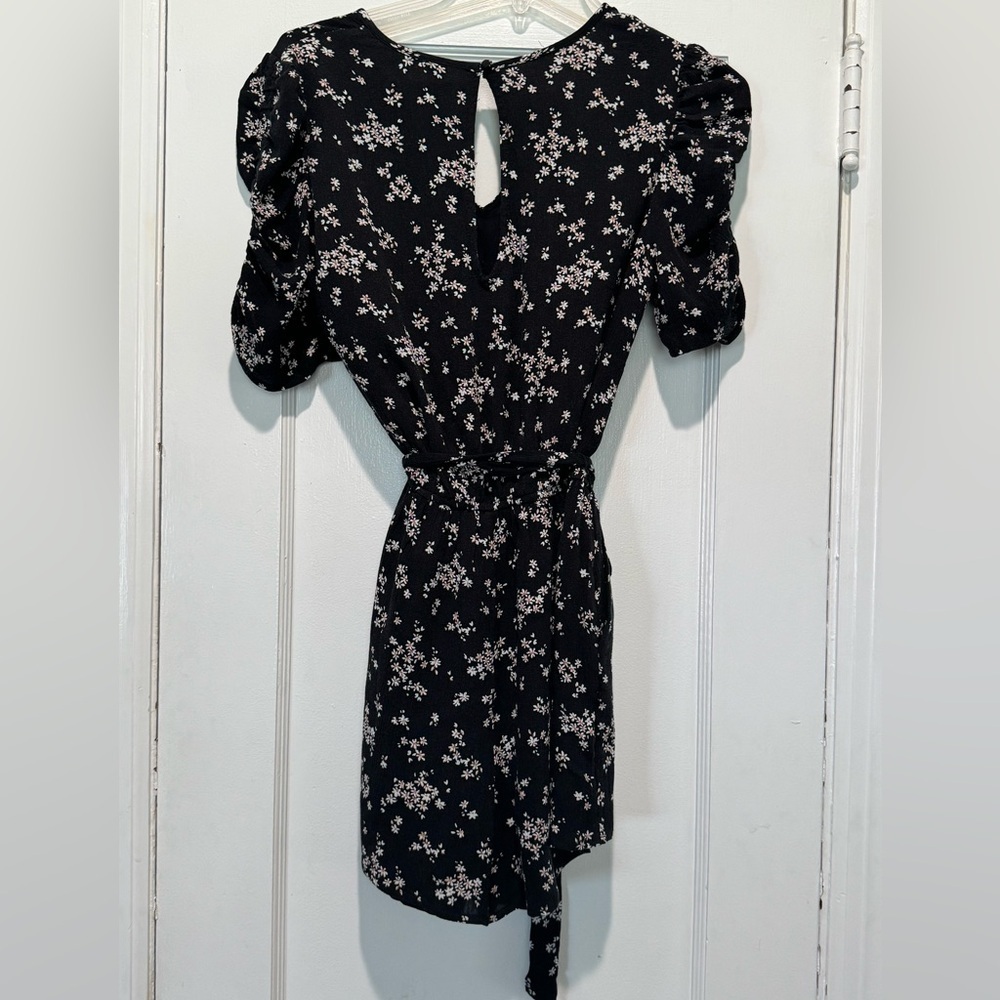 Abercrombie & Fitch Floral Tie Front Romper​​ - Picture 7 of 7